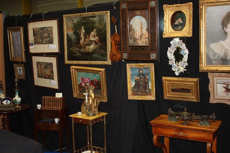 Vente de tableaux, vaisselle et antiquités au Salon des Antiquaires à Saint Meloir des Ondes